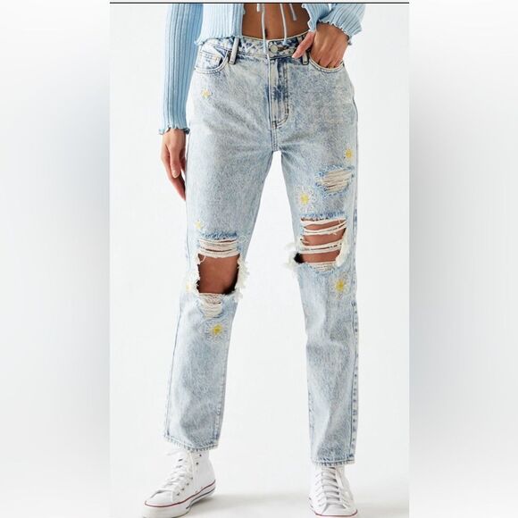 PACSUN Mom Acid Wash High Rise Daisy Embroidered Jeans Light Wash Denim Size 27 - Picture 1 of 16